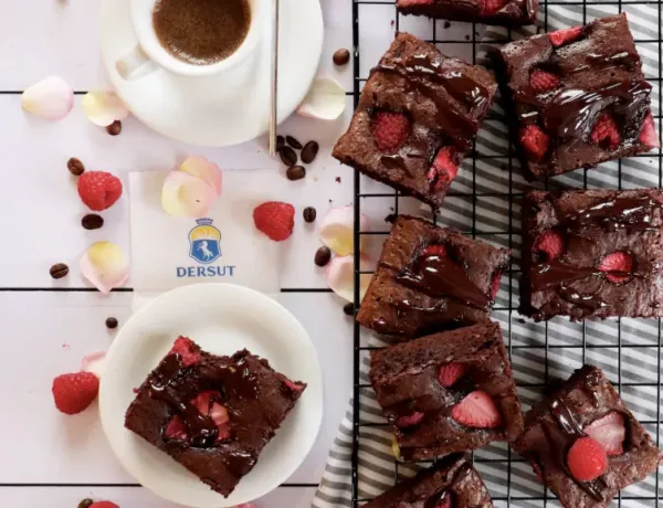 Brownies-ai-lamponi-e-caffe_3-753x1024-1