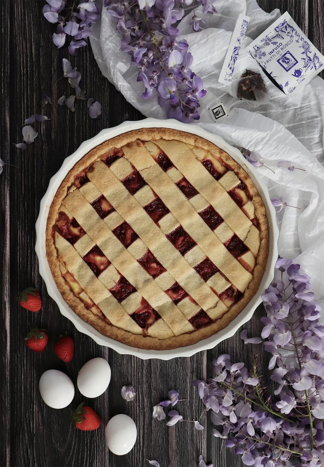 Crostata alle fragole e crema di ricotta, la ricetta velocissima